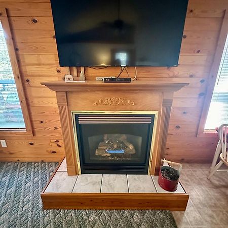 Cedar Creek Cabins #1 - Giant Spa Tub, Large Wooded Porch, Full Kitchen, 1 Bedroom Eureka Springs Exteriör bild