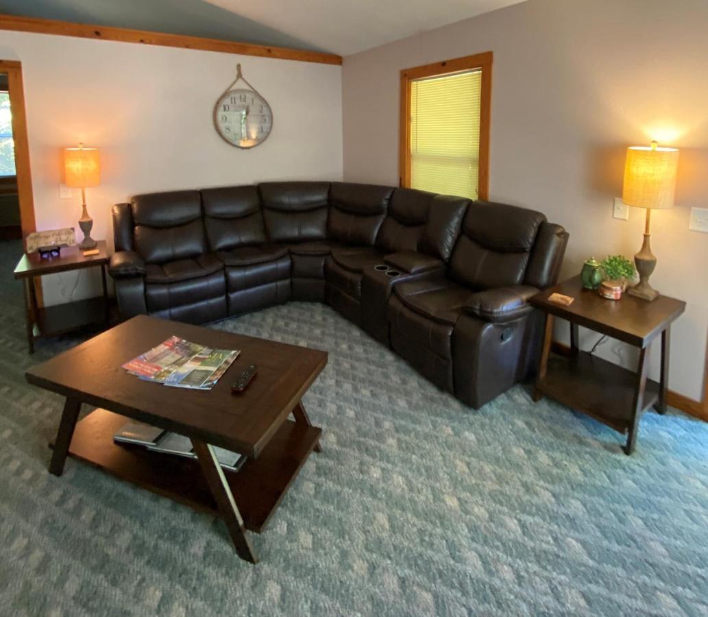 Cedar Creek Cabins #1 - Giant Spa Tub, Large Wooded Porch, Full Kitchen, 1 Bedroom Eureka Springs Exteriör bild