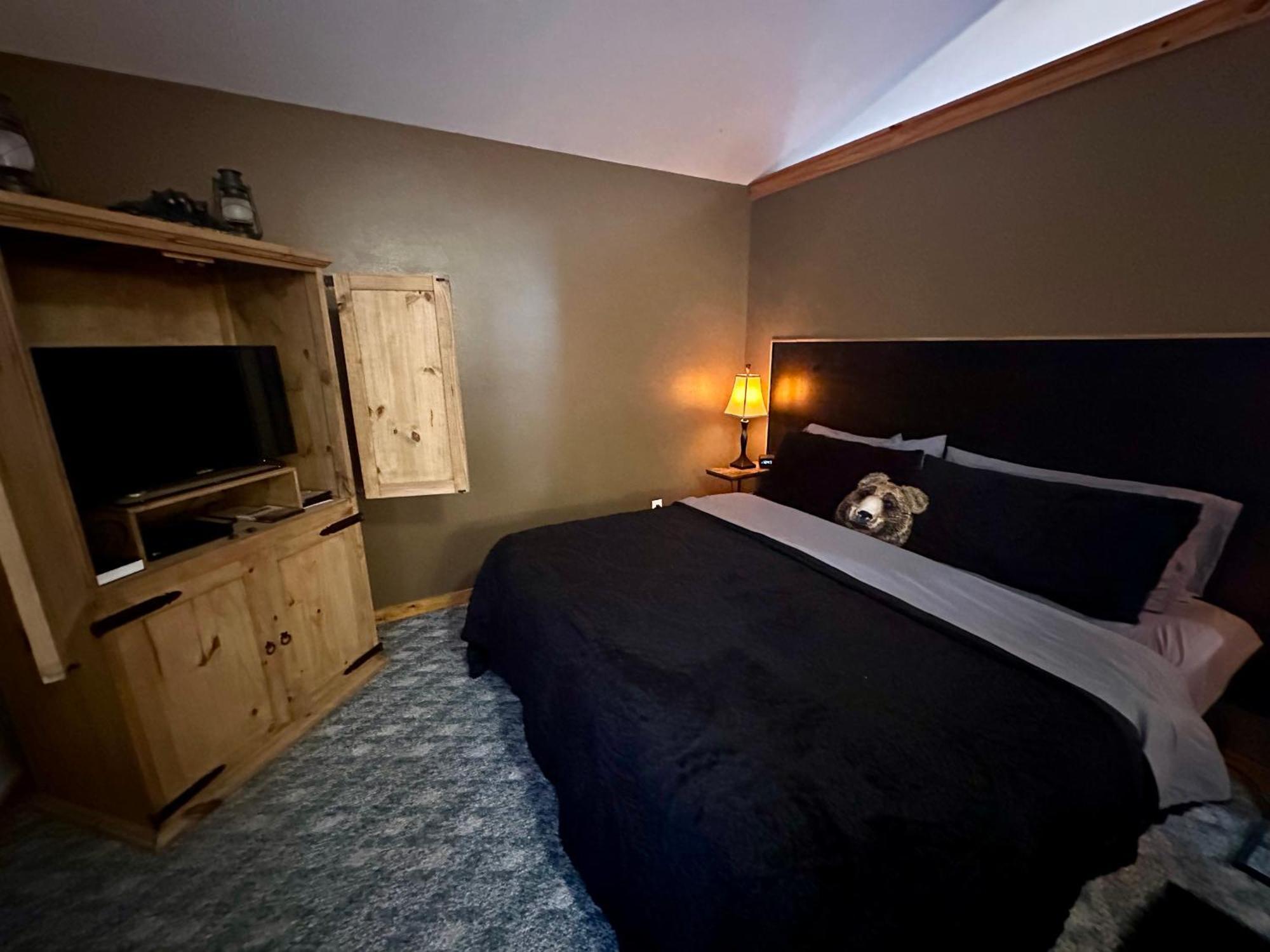 Cedar Creek Cabins #1 - Giant Spa Tub, Large Wooded Porch, Full Kitchen, 1 Bedroom Eureka Springs Exteriör bild